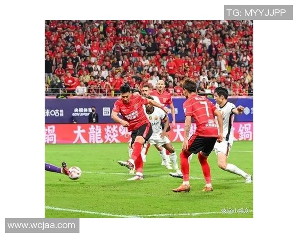 亚冠精英联赛谭龙精彩表现助力球队晋级展现足球魅力与团队精神